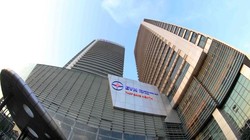 EVN đang nằm trong danh sách đề nghị phong tặng danh hiệu Anh hùng Lao động, Anh hùng Lực lượng vũ trang nhân dân năm 2015 của Ban Thi đua - Khen thưởng Trung ương.