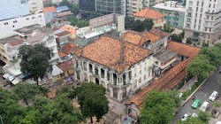Tòa nhà cổ có vị trí "vàng" tại Q.3 đã được một đại gia Việt mua lại - Ảnh: Đình Sơn