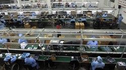 Trung Quốc là một trong những thị trường có chi phí lao động phổ thông rẻ nhất - Ảnh: AFP