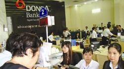 Giao dịch tại Ngân hàng Đông Á. Ảnh: UYÊN VIỄN