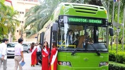 Nhà nước định giá khởi điểm Vinamotor là hơn 1250 tỉ đồng - Ảnh: xe buýt, sản phẩm của Vinamotor; ảnh TL