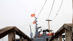 Tàu tuần tiễu của Hải đội 2, BĐBP Cà Mau trực chiến tại thị trấn Sông Đốc, Cà Mau (11.2015)