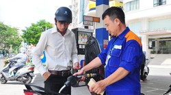 Nguồn thu ngân sách được bổ sung một phần không nhỏ từ việc tăng thuế bảo vệ môi trường gấp 3 lần cho các mặt hàng xăng dầu từ 1-5. Ảnh: Minh Tâm