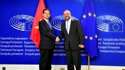 Thủ tướng Nguyễn Tấn Dũng và Chủ tịch Nghị viện châu Âu Martin Schulz. Ảnh: VGP/Nhật Bắc.