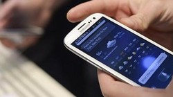 76% người dùng Internet tại VN lên mạng hằng ngày bằng các thiết bị di động. Ảnh: Reuters.