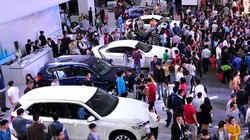 Ôtô tăng giá 30%: Cú lừa mùa Tết