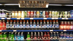 Thị trường nước giải khát được chia làm hai ngành, có ga và không có ga. Tại Việt Nam, ngành này có sự tham gia của 135 doanh nghiệp, trong đó có những tên tuổi lớn của nước ngoài như Coca-Cola, PepsiCo, URC hay những doanh nghiệp trong nước như Tân Hiệp 