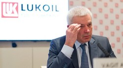 Vagit Alekperov, Giám đốc tập đoàn dầu mỏ Lukoil (Nga), tuyên bố công ty ông sẽ rút khỏi Lithuania và các nước Baltic khác vì làn sóng bài Nga đang tăng cao - Ảnh: AFP