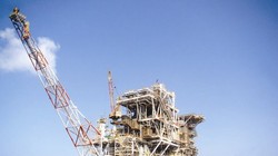 Hụt thu từ dầu thô năm 2015 đã bớt căng thẳng do đã có nguồn thu cân đối bù đắp - Ảnh: TL