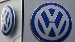 Logo của hãng xe Đức Volkswagen. Ảnh REUTERS/Wolfgang Rattay