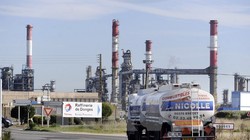 Nhà máy thuộc tập đoàn dầu mỏ khổng lồ Total tại Donges, miền Tây nước Pháp. (Nguồn: AFP/TTXVN)