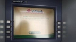 Sáng nay, thẻ ATM Eximbank không rút được tiền tại ATM của Eximbank và hầu hết các ngân hàng khác. Ảnh: Diệp Sa.