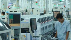 Mặt hàng điện thoại và linh kiện đã đóng góp lớn vào tăng trưởng xuất khẩu của Việt Nam trong năm qua. Trong ảnh là sản xuất tại nhà máy của Samsung ở Bắc Ninh - Ảnh: Quốc Hùng