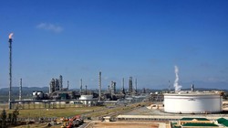Xăng dầu Dung Quất đang kêu cứu vì giá bán cao hơn giá nhập khẩu khiến khó tiêu thụ sản phẩm.