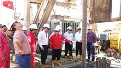 Cho dù Nhà máy lọc dầu Dung Quất nhận nhiều ưu đãi nhưng Tập đoàn Dầu khí vẫn đau đầu vì bù lỗ từ cho Dung Quất từ lợi nhuận thu được qua các dự án khác. Ảnh:TL