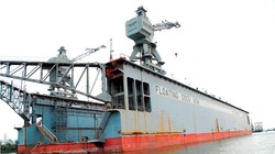 Ụ nổi 83M được neo đậu ở Cảng Gò Dầu từ nhiều năm qua. Ụ nổi 83Mm như một đống sắt nằm trên sông.