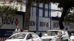 Các hãng taxi truyền thống sẽ phải chuyển đổi mô hình quản lý trước sự cạnh tranh gay gắt của Grab và Uber. (Ảnh: TTXVN)