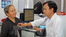 Người dân khám chữa bệnh tại Bệnh viện quận Thủ Đức, Thành phố Hồ Chí Minh. (Ảnh: Phương Vy/TTXVN)