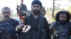 Alparslan Celik (giữa) - người mà Nga cho là đã bắn chết phi công Oleg Peshkov. Ảnh: AA