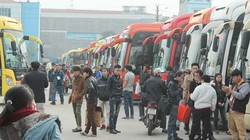 Việc kiểm tra liên tục gây khó khăn trong công tác kinh doanh của các doanh nghiệp vận tải. Ảnh: VIẾT LONG