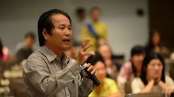 Cổ đông phát biểu tại đại hội cổ đông NH Nam Á - Ảnh: Quang Định