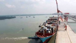 Tàu Arthur Maersk cập cảng Tân Cảng - Cái Mép Thị Vải để lấy hàng đi bờ Đông (Mỹ). Ảnh: Lê Anh