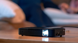 MP150W là dòng sản phẩm cao cấp nhất của hãng máy chiếu tới từ Mỹ, trình chiếu hình ảnh giống như các máy chiếu thông thường cỡ lớn với độ phân giải thực tế HD 720p và cho phép phát hình ảnh lên tới 100 inch.