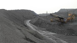 Hàng triệu tấn than vẫn ùn ứ tại các kho vận và đơn vị sản xuất của TKV. Ảnh: T.N.D