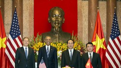 Chủ tịch nước Trần Đại Quang và Tổng thống Obama tại lễ ký kết - Ảnh: Việt Dũng