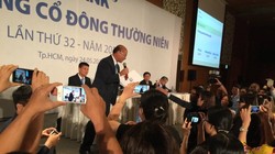 Đại hội cổ đông Eximbank diễn ra trong không khí bất bình của nhiều cổ đông - Ảnh: N.Bình