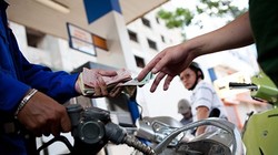 Xăng tăng giá tới gần 700 đồng/lít