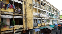 Chung cư Vĩnh Hội là một trong những chung cư cũ đã xuống cấp trên địa bàn quận 4, TP.HCM. Ảnh: HTD