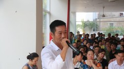 Chủ đầu tư chung cư The Harmona (Q. Tân Bình, TP.HCM) tiếp tục "hứa" thời gian trả nợ lấy sổ đỏ về, còn người dân ngán ngẫm vì chờ đợi dài cổ - Ảnh: TIẾN LONG