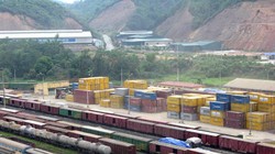 Ga Lào Cai có bãi container nhưng lại thiếu phương tiện chuyên dụng phục vụ làm hàng container