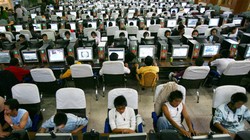 Các quán game tại Trung Quốc có thể phục vụ hàng trăm người cùng lúc. 