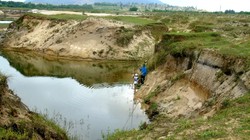 Dừng hoạt động từ 2011, mỏ sắt Thạch Khê hiện đang tồn tại trong tình trạng như này. Nguồn ảnh: Báo Hà Tĩnh 