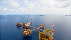 Giàn công nghệ trung tâm mỏ Bạch Hổ. Ảnh: PVN