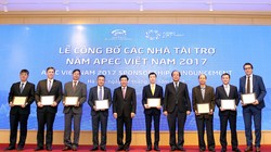 Phó Thủ tướng Phạm Bình Minh trao kỷ niệm chương ghi danh 8 nhà tài trợ đặc biệt cho APEC Việt Nam 2017