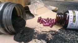 Thuốc chữa ung thư làm từ than tre của công ty TNHH Vinaca. Ảnh: Lao động