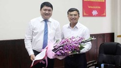 Thứ trưởng Hoàng Quốc Vượng trao Quyết định cho bổ nhiệm đối với Vũ Đình Duy. Ảnh: Bộ Công thương.