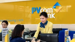 Khách hàng giao dịch tại PVcomBank