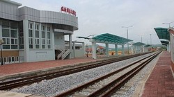 Đường sắt Yên Viên - Hạ Long dở dang, trong khi đường sắt Lào Cai - Hải Phòng chưa biết bao giờ mới "chuẩn". Nguồn ảnh: SGGP