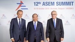 Chủ tịch Hội đồng châu Âu Donald Tusk và Chủ tịch Ủy ban châu Âu Jean-Claude Juncker đón Thủ tướng Nguyễn Xuân Phúc. Ảnh: Hội đồng châu Âu