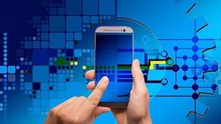 Nhiều hoạt động nghiệp vụ của doanh nghiệp giờ có thể thao tác trên điện thoại. Ảnh: Pixabay