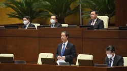 Bộ trưởng Nguyễn Kim Sơn trả lời chất vấn trước Quốc hội (ảnh VGP)