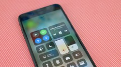 Chỉ với vài tinh chỉnh nhỏ, bạn đã có thể tiết kiệm đáng kể lượng pin trên thiết bị sử dụng iOS 11. (Ảnh: CNET)