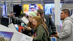 Tâm trạng chung trong ngày hội mua sắm lớn nhất năm. Nguồn: Mashable