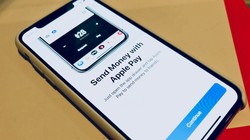 Để sử dụng Apple Pay Cash, người dùng phải cập nhật phiên bản iOS 11.2. Nguồn: Mashable