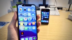 iPhone X và chiếc iPhone thế hệ đầu tiên, iPhone 2G. Nguồn: Gearbrain