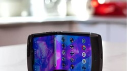 Ra mắt không lâu nhưng Motorola Razr liên tục dính "phốt" về độ bền của máy (Ảnh: The Verge)